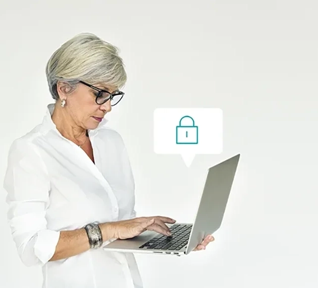 Mujer bloqueando el pc