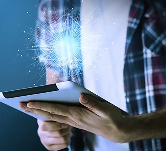 Hombre con tablet